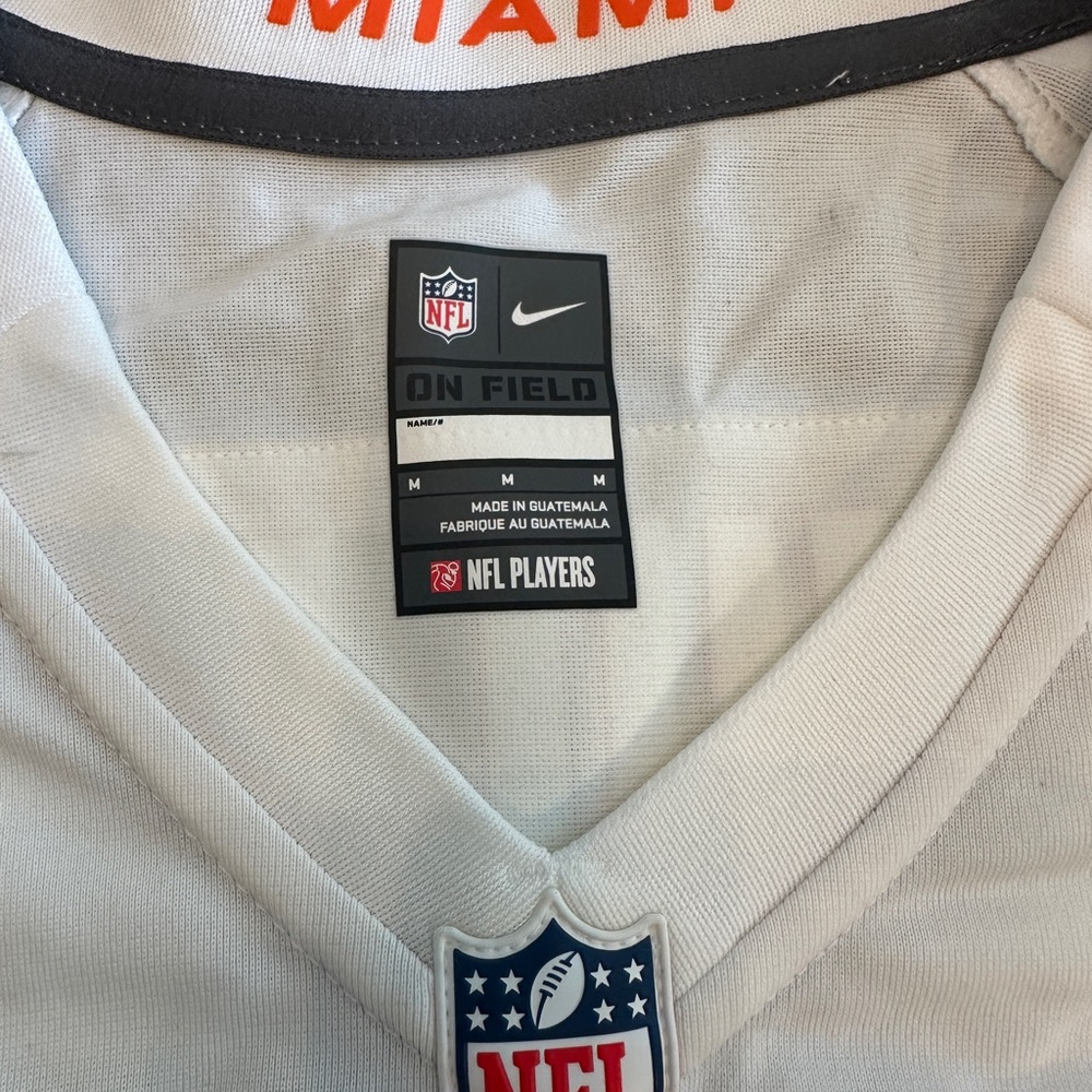 Tyreek Hill Miami Dolphins Nike Women's Player Jersey - White - Picture 4 of 10